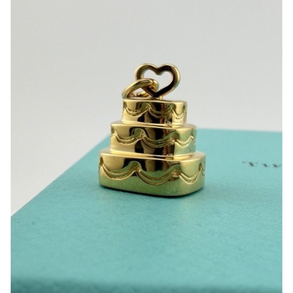 RARE Tiffany & Co. 18k Yellow Gold Wedding Cake Charm (10.8g) ✨🎂